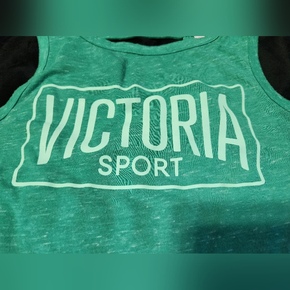 Victoria's Secret SPORT size Small tank top NWOT